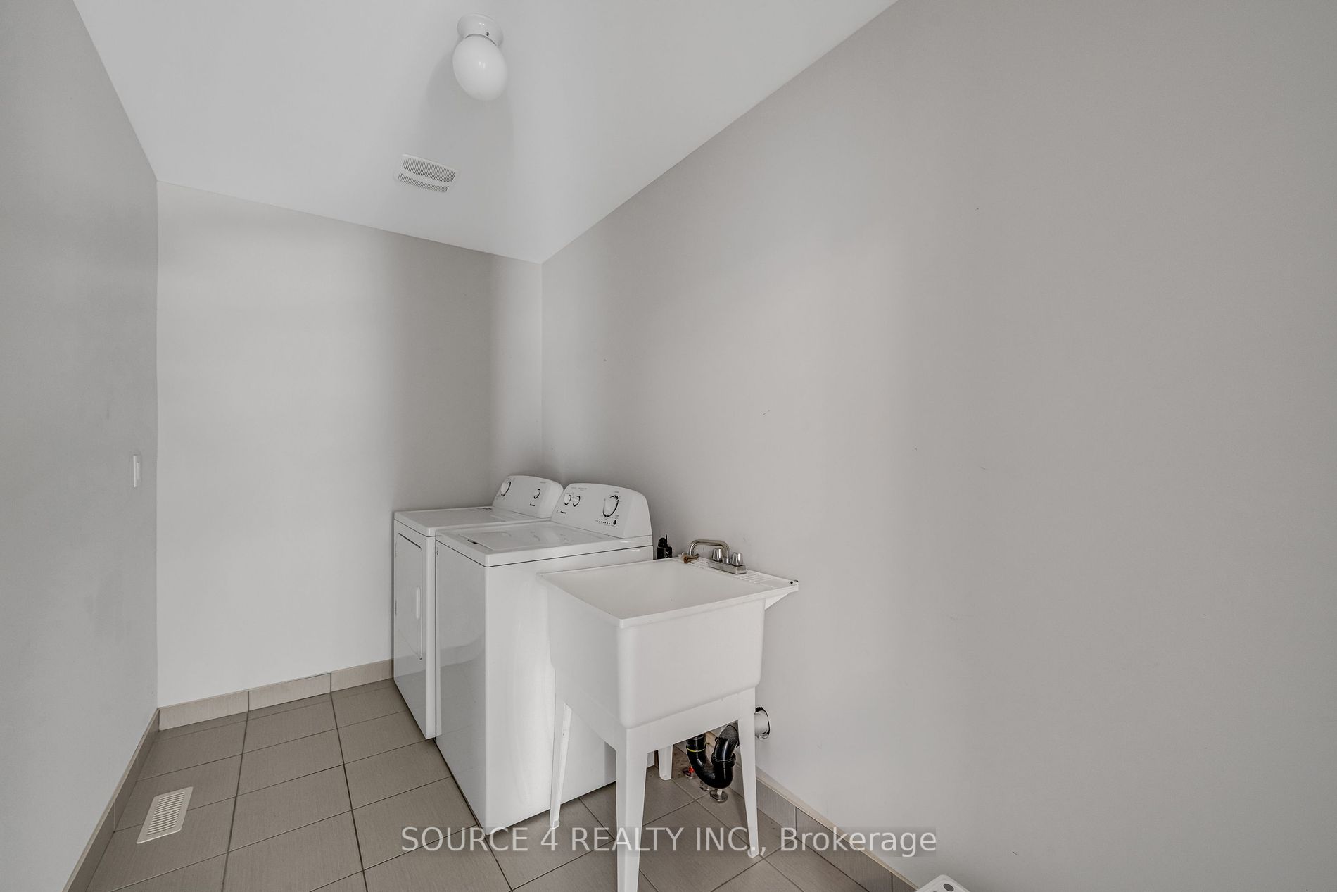 26 Terry Cres