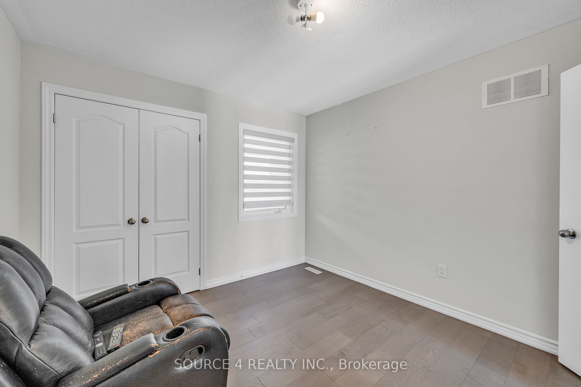 26 Terry Cres