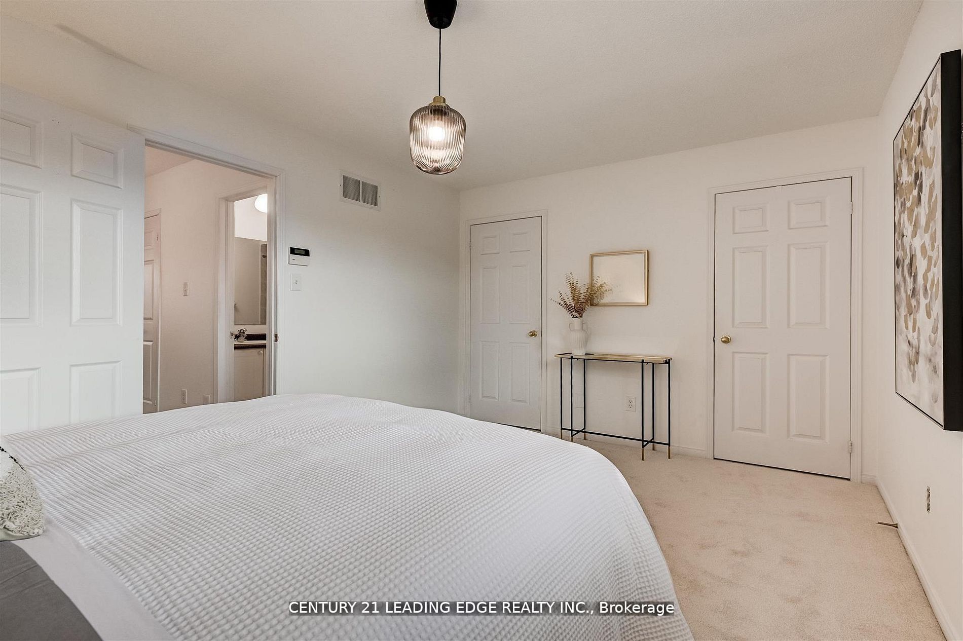 215 Andona Cres