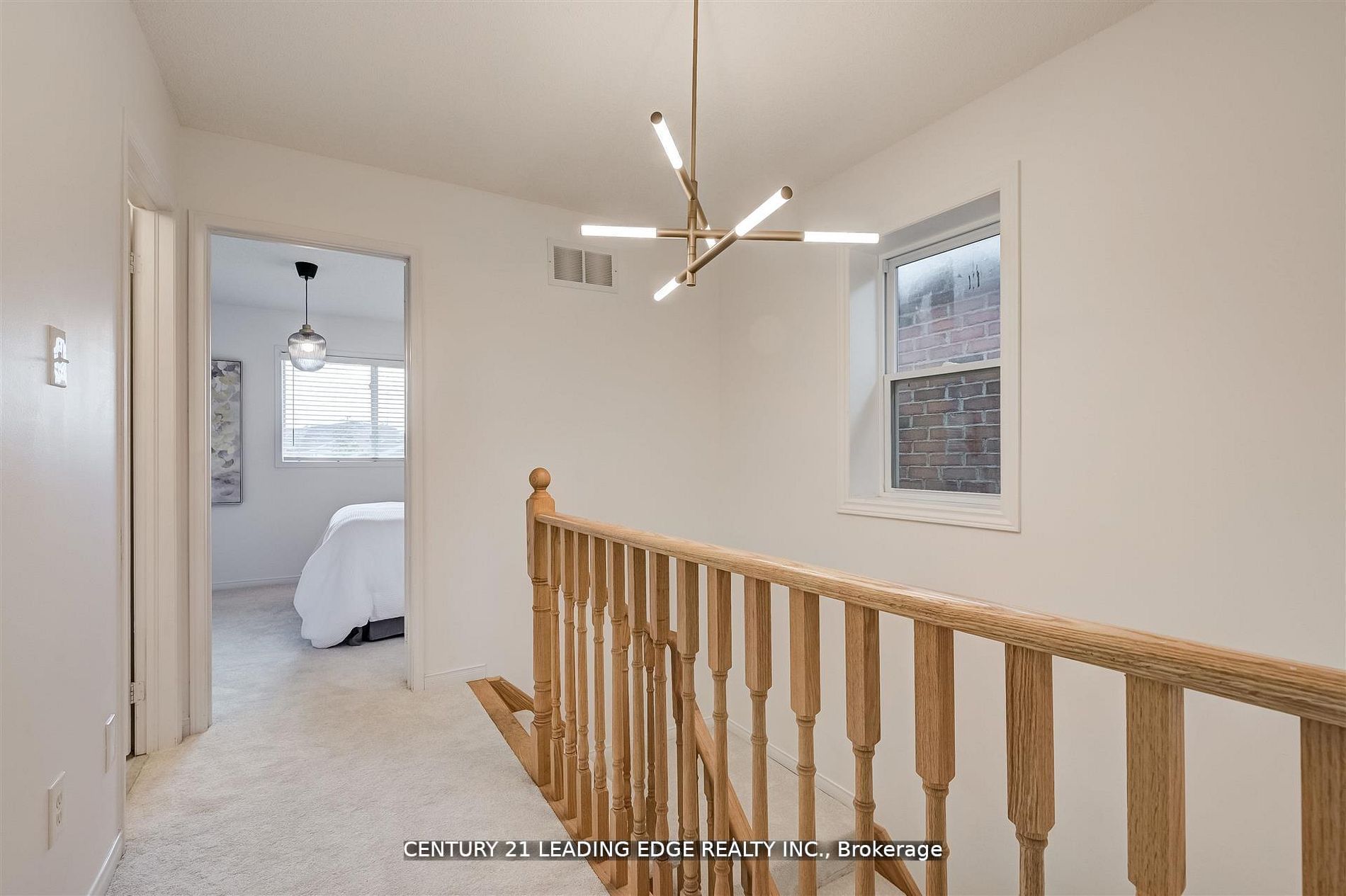 215 Andona Cres