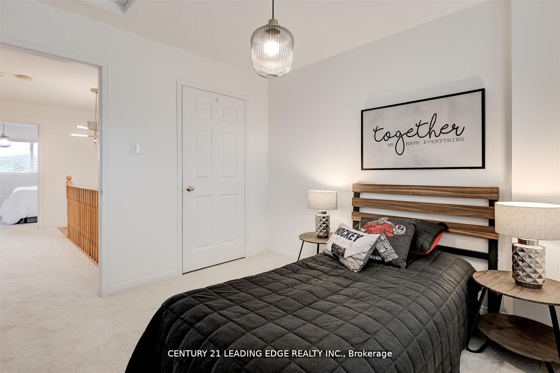 215 Andona Cres