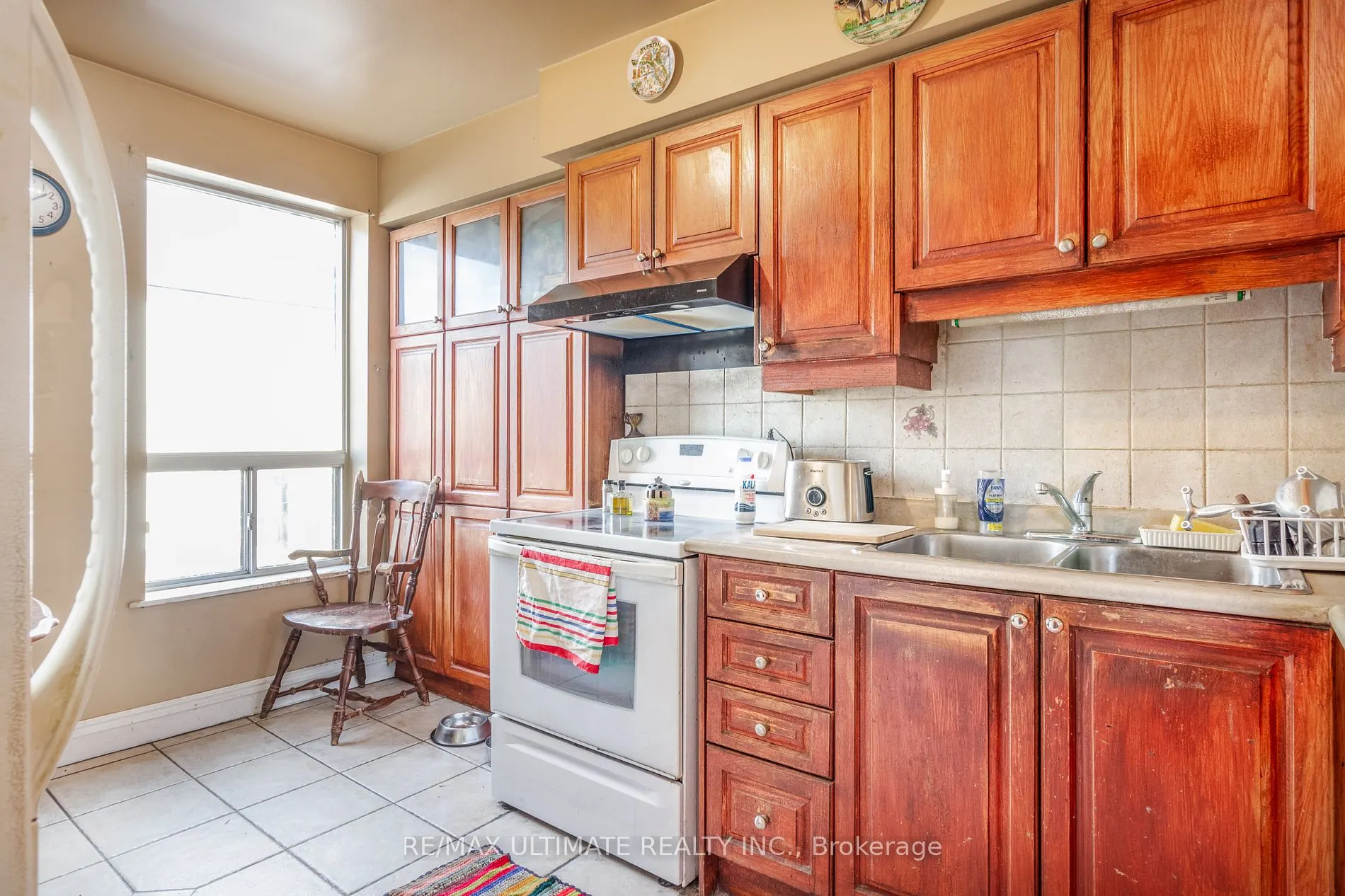 493 Carlaw Ave