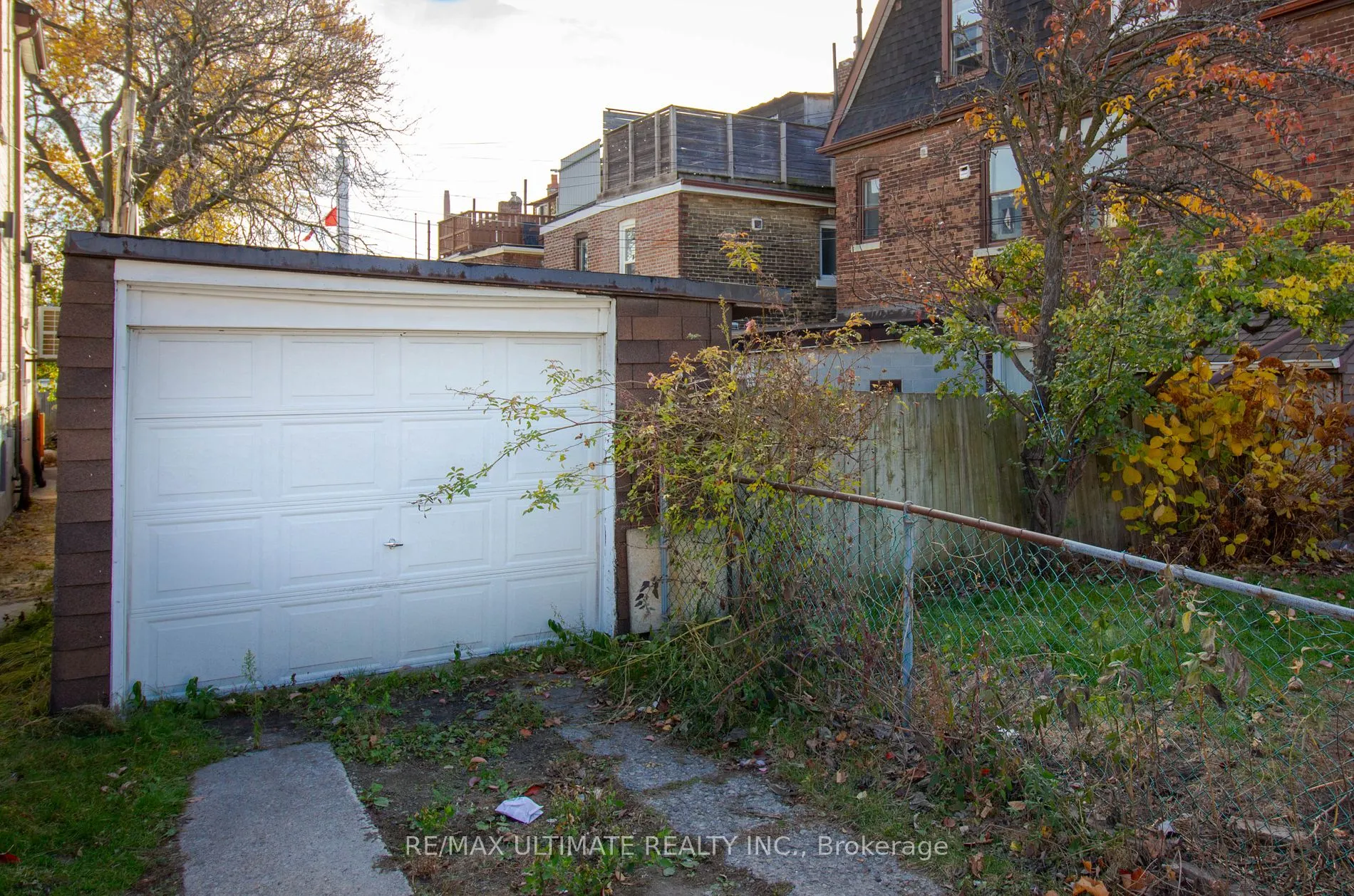 493 Carlaw Ave