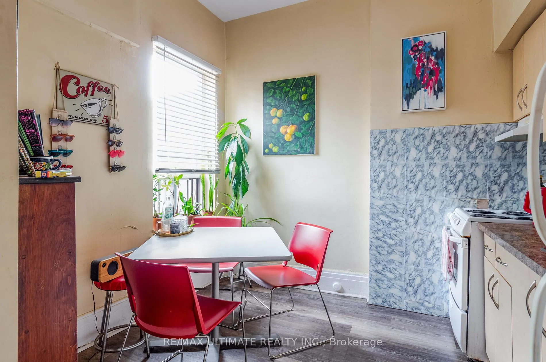 493 Carlaw Ave