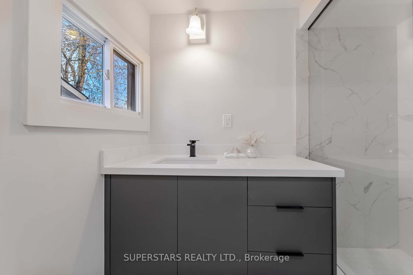 14 Pinegrove Ave