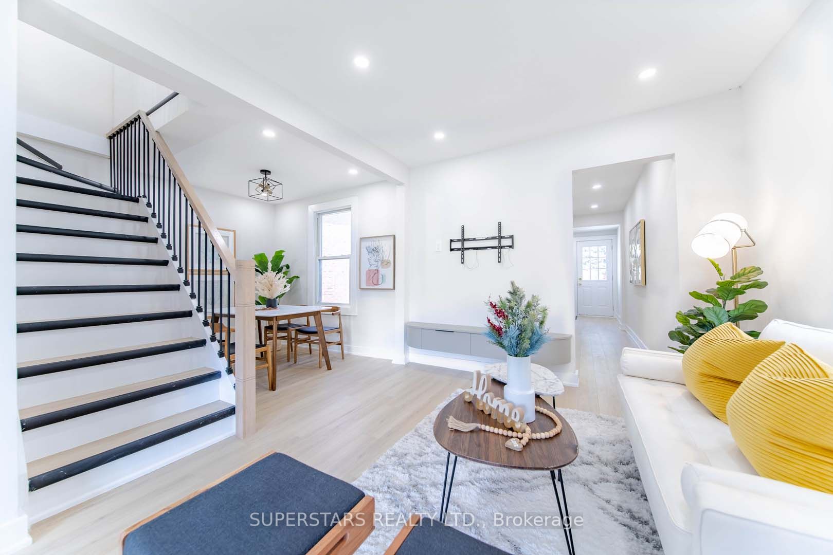 14 Pinegrove Ave