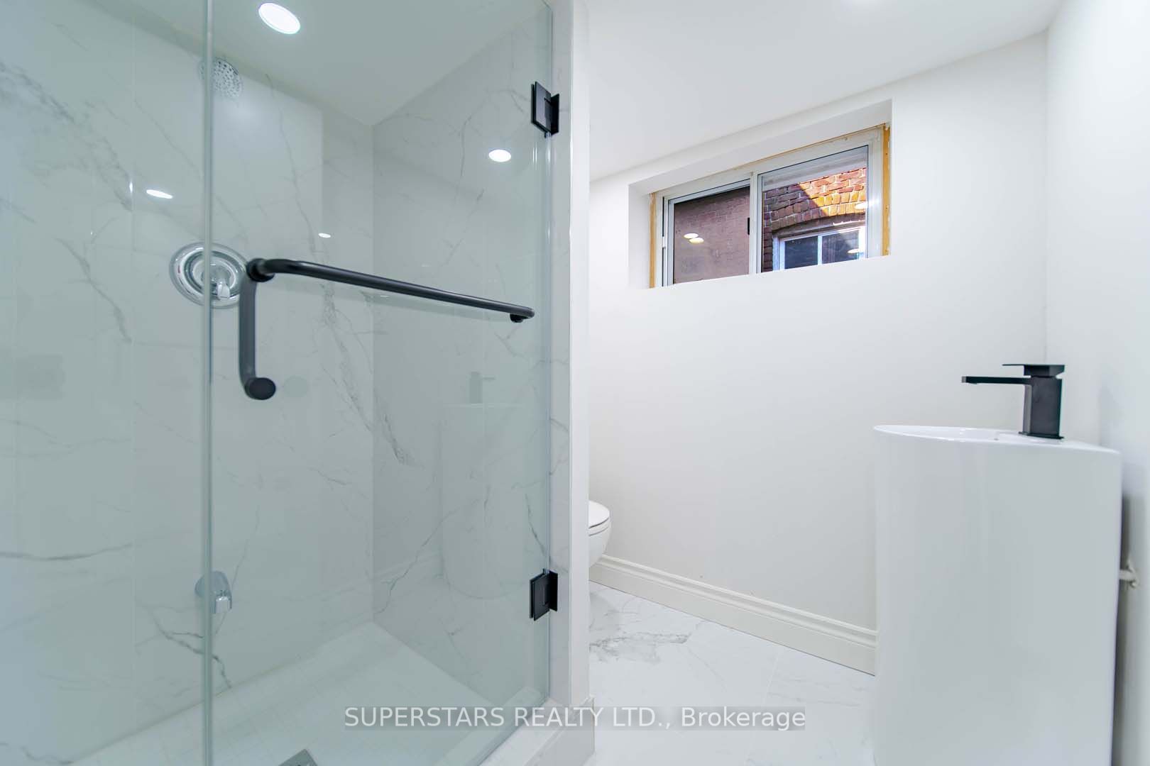 14 Pinegrove Ave
