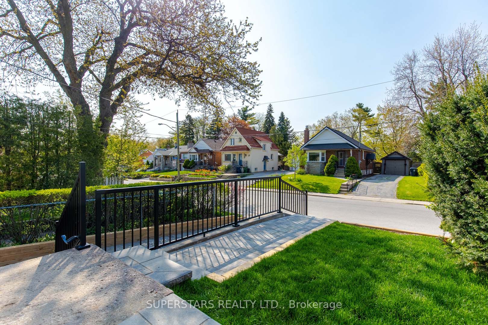 14 Pinegrove Ave