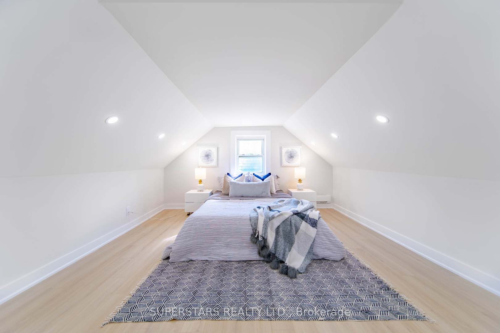14 Pinegrove Ave