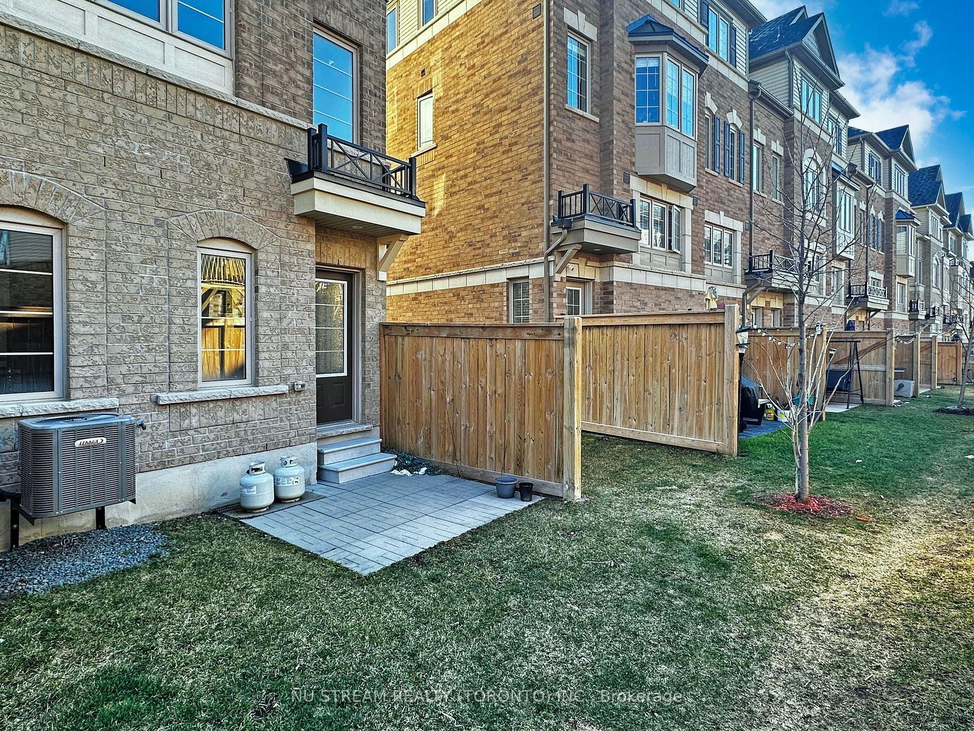 2739 Deputy Minister Path, #68