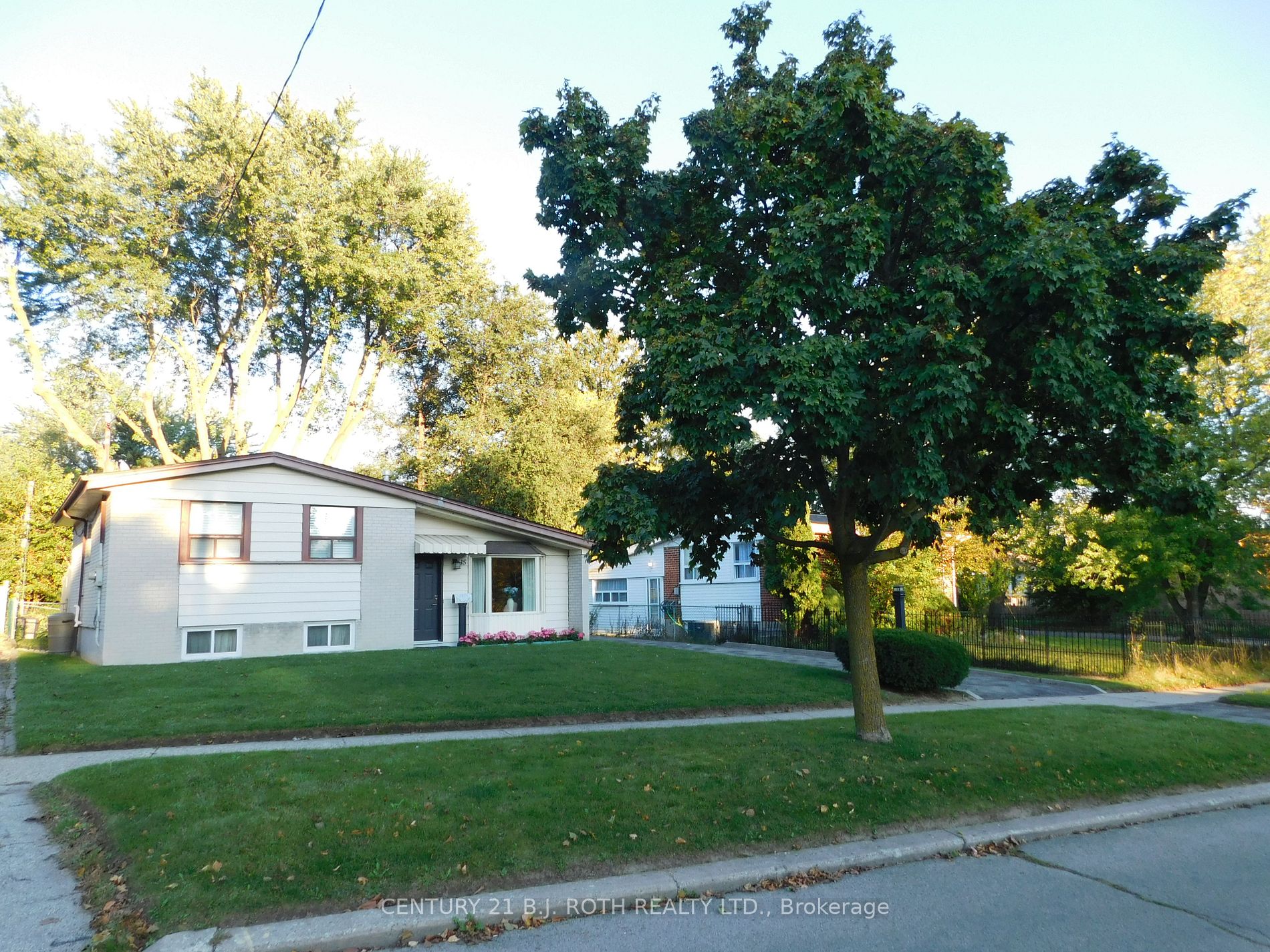 15 Ben Stanton Blvd