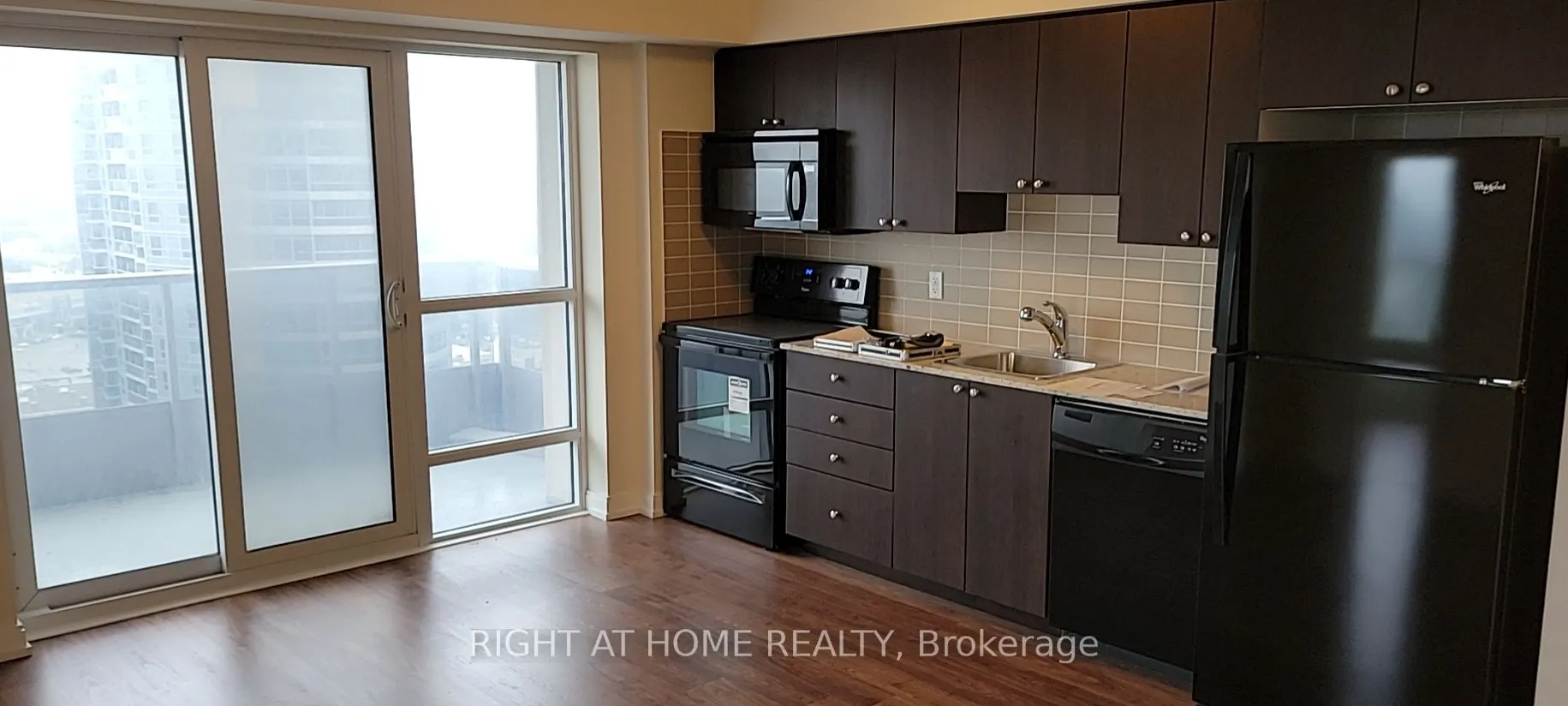 151 Village Green Sq, #2702