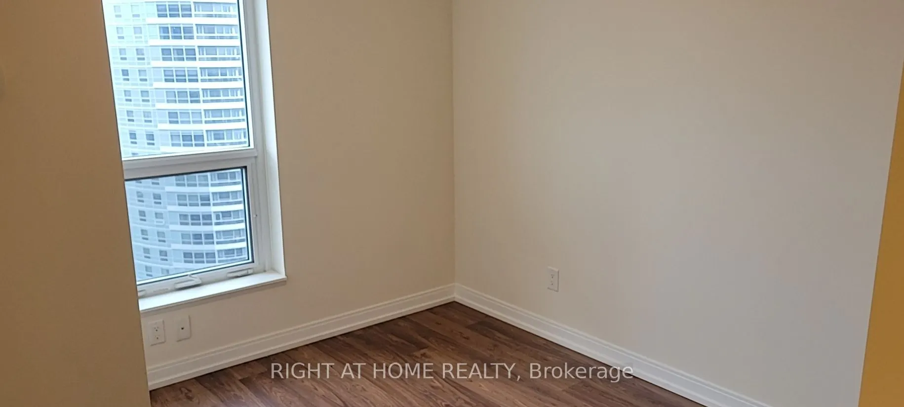 151 Village Green Sq, #2702