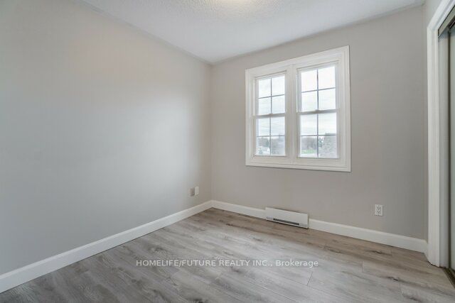 717 King St W