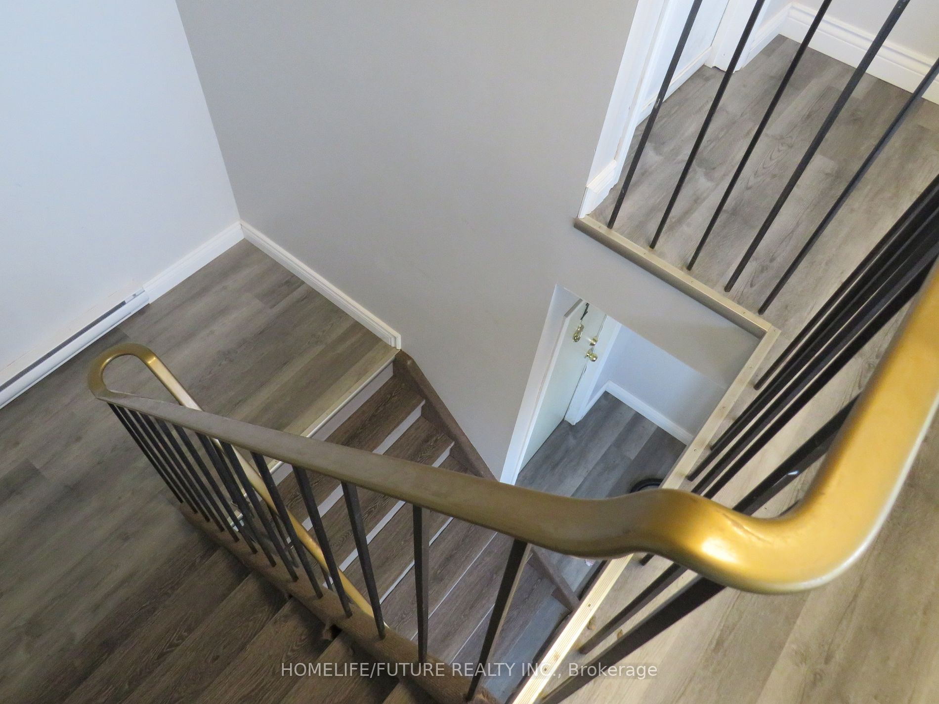 717 King St W