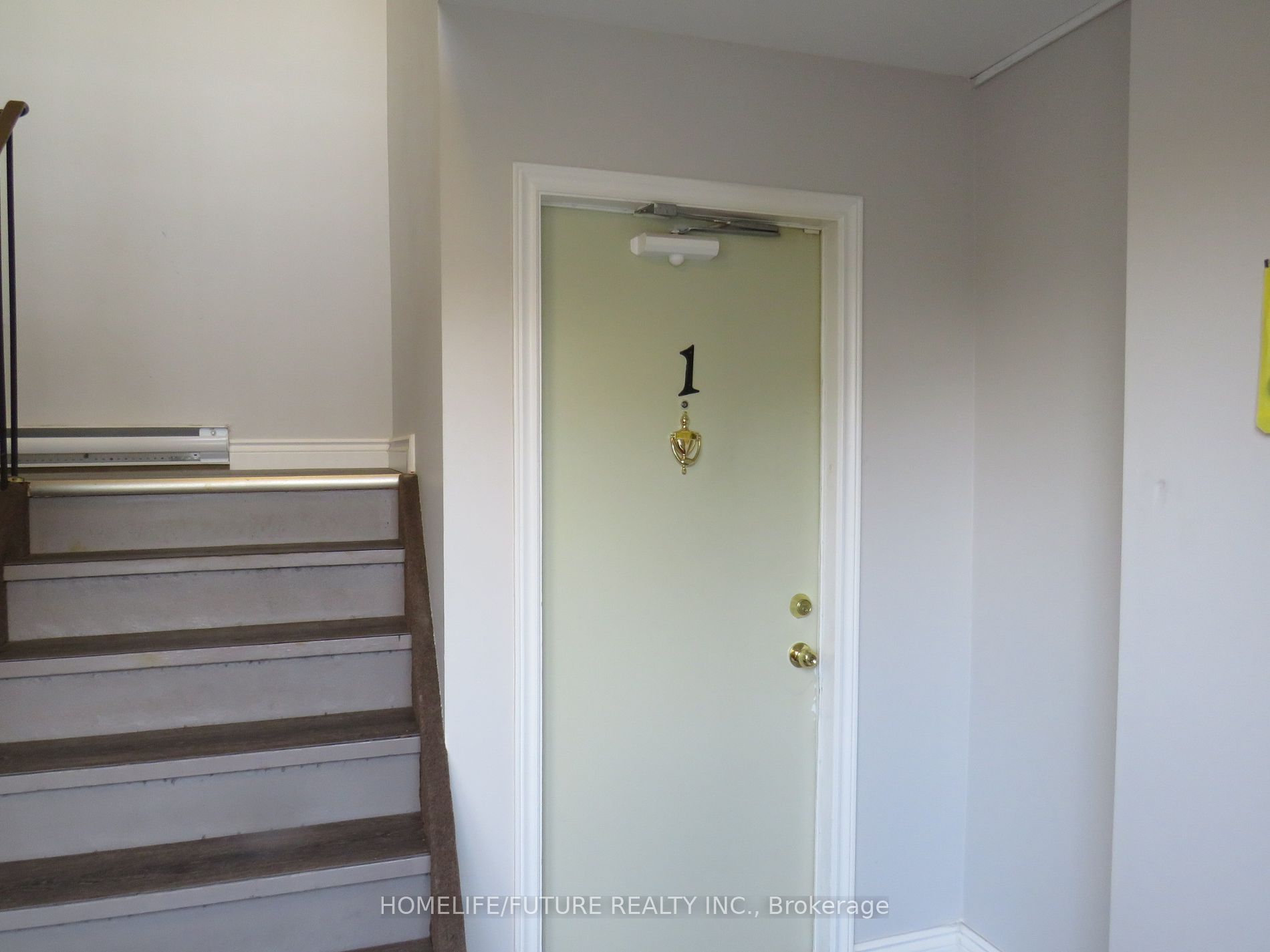 717 King St W