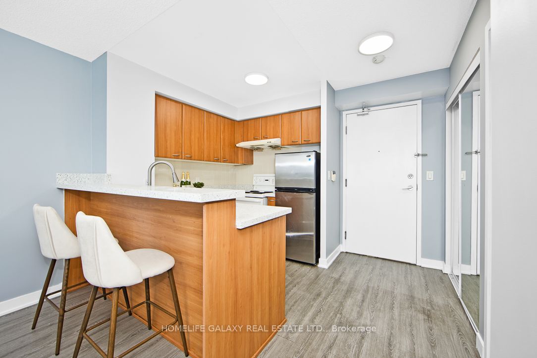 36 Lee Centre Dr, #2708