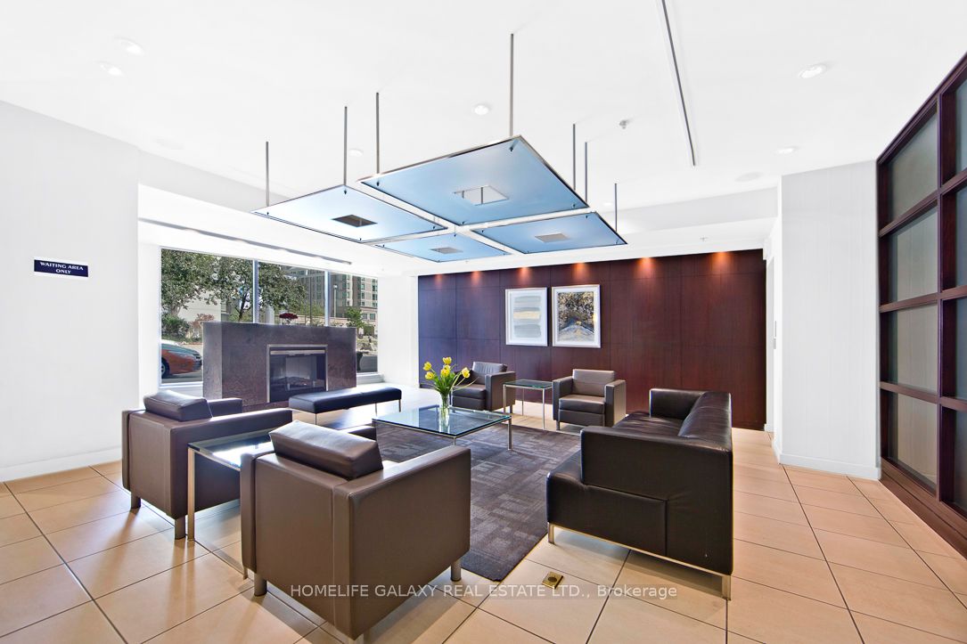 36 Lee Centre Dr, #2708