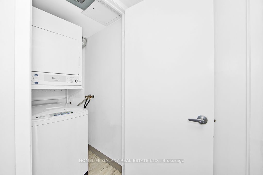 36 Lee Centre Dr, #2708