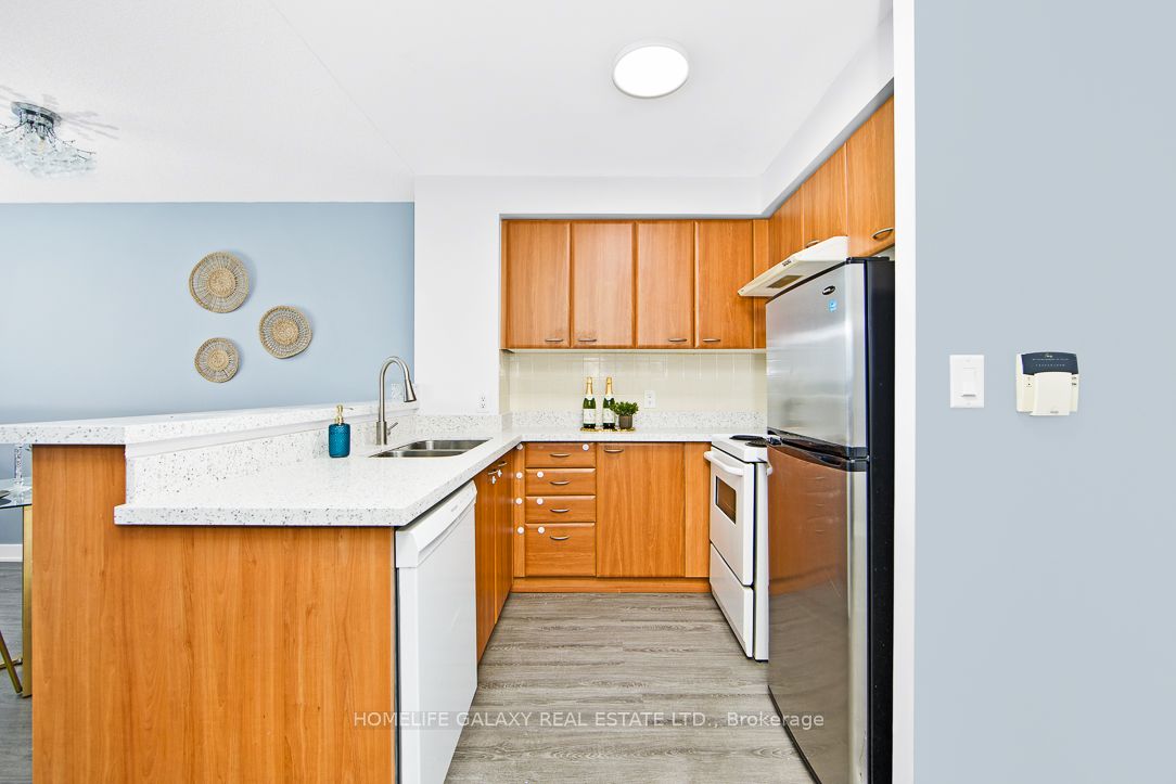 36 Lee Centre Dr, #2708