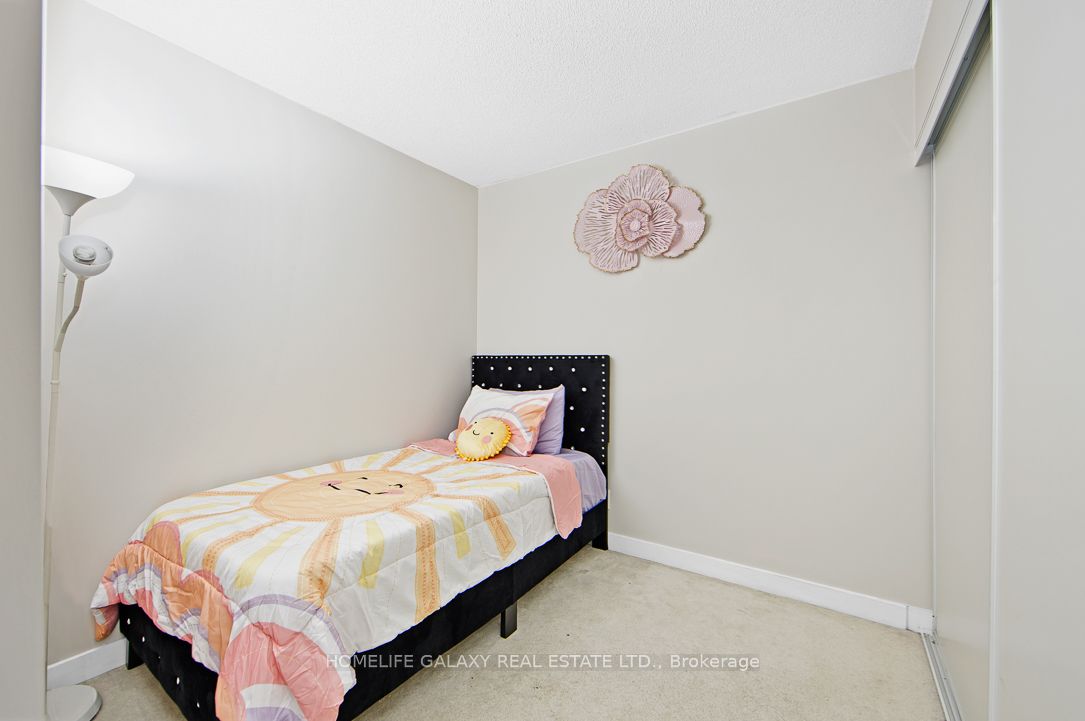 36 Lee Centre Dr, #2708