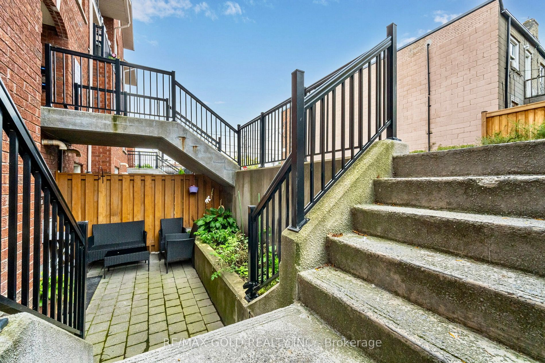 15 Strangford Lane, #104