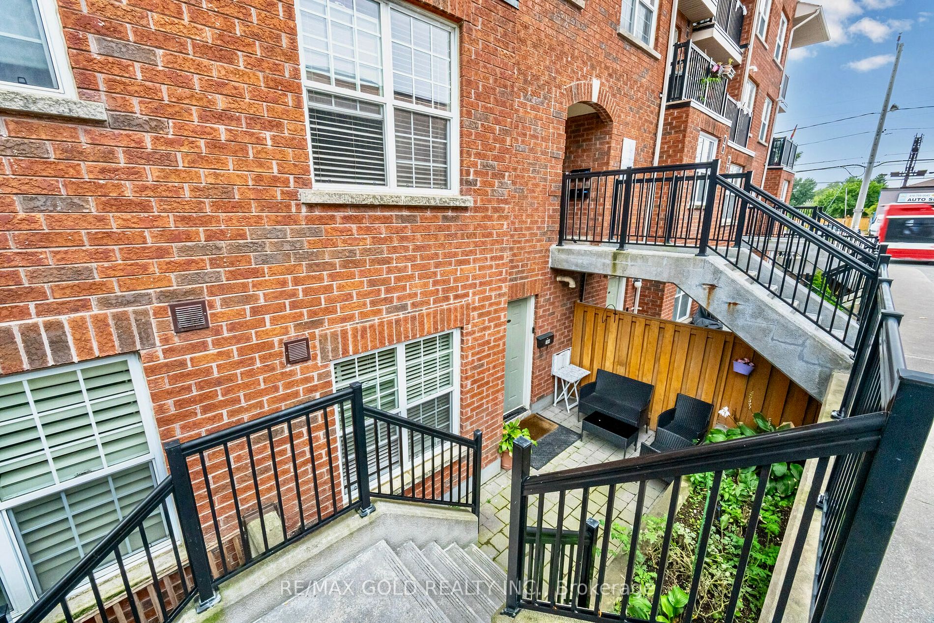 15 Strangford Lane, #104