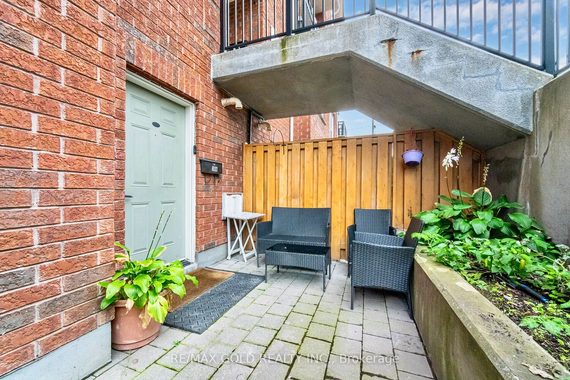 15 Strangford Lane, #104