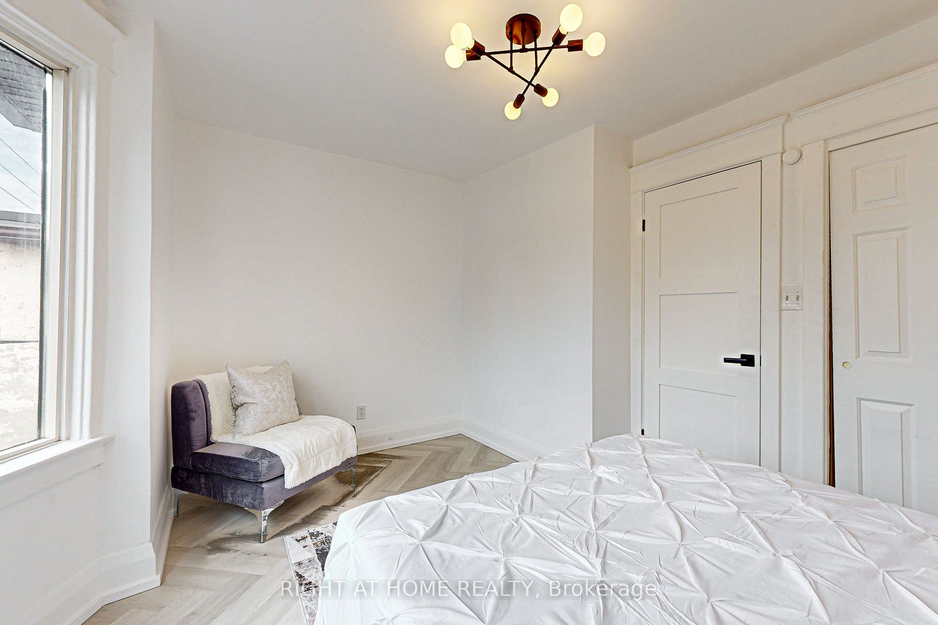 1055 Woodbine Ave