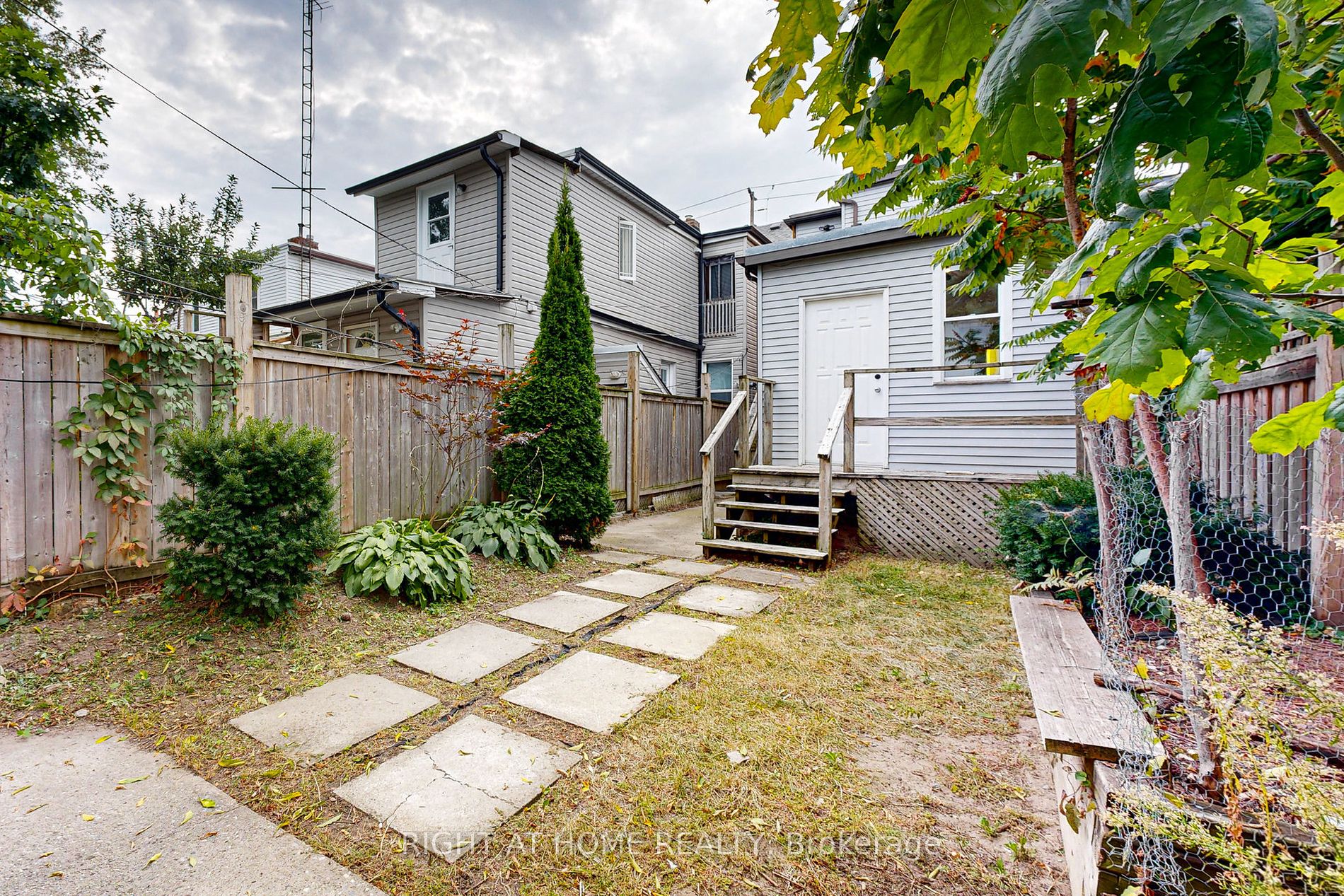 1055 Woodbine Ave