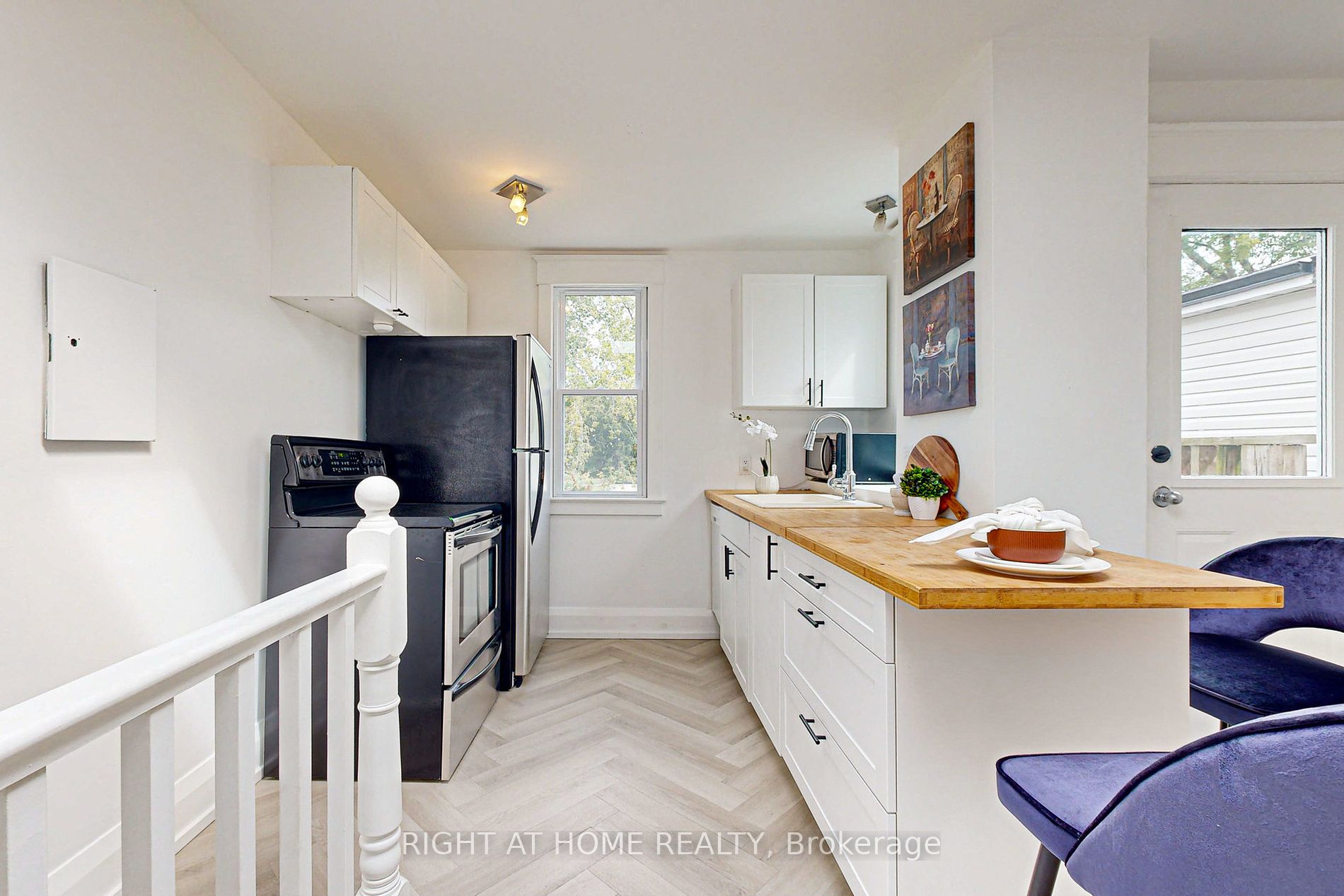 1055 Woodbine Ave