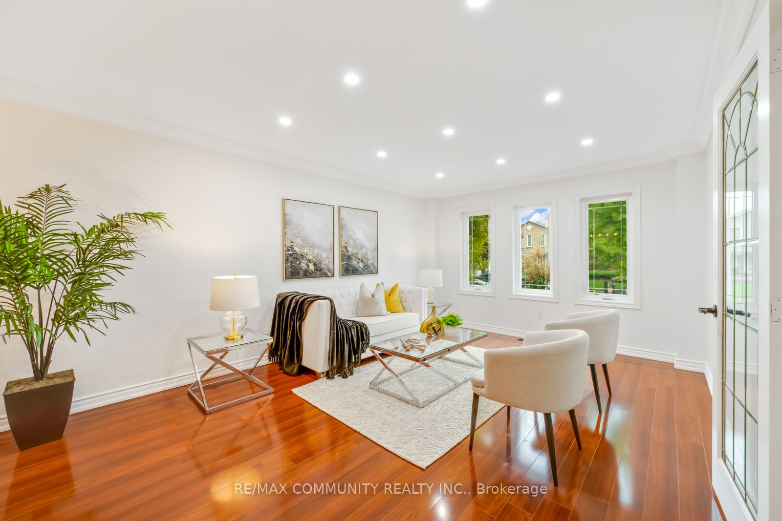12 William Davidson St