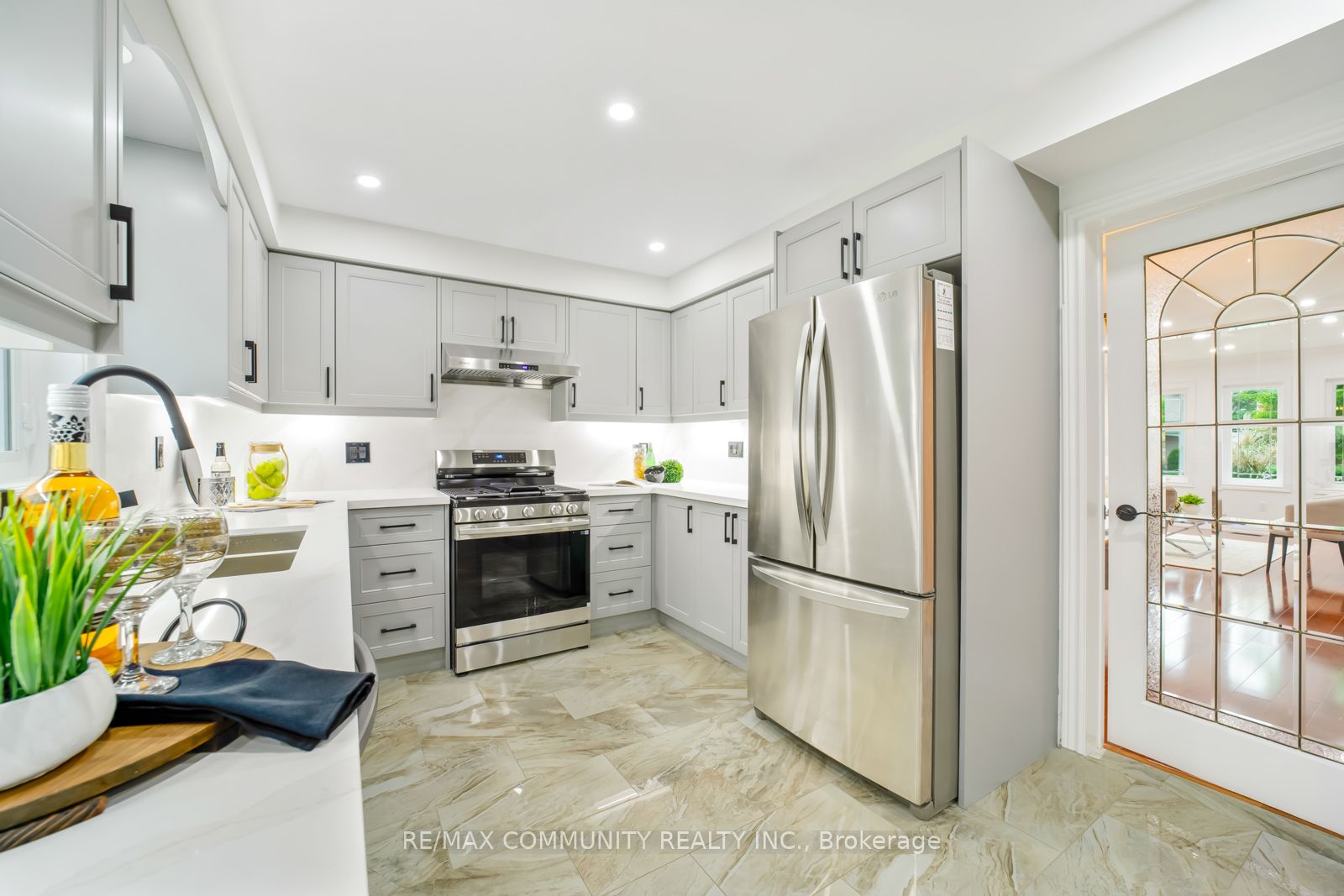 12 William Davidson St
