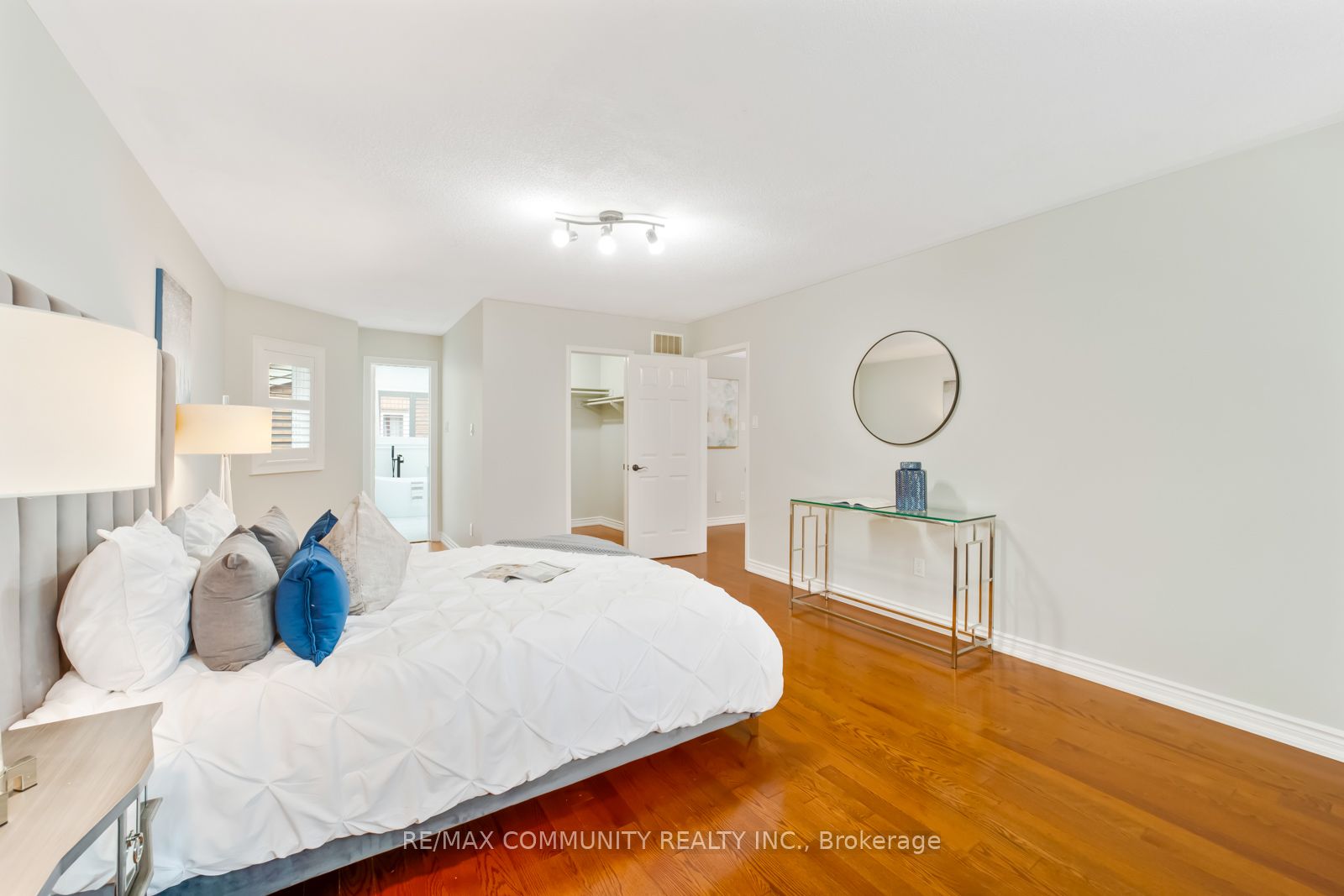 12 William Davidson St