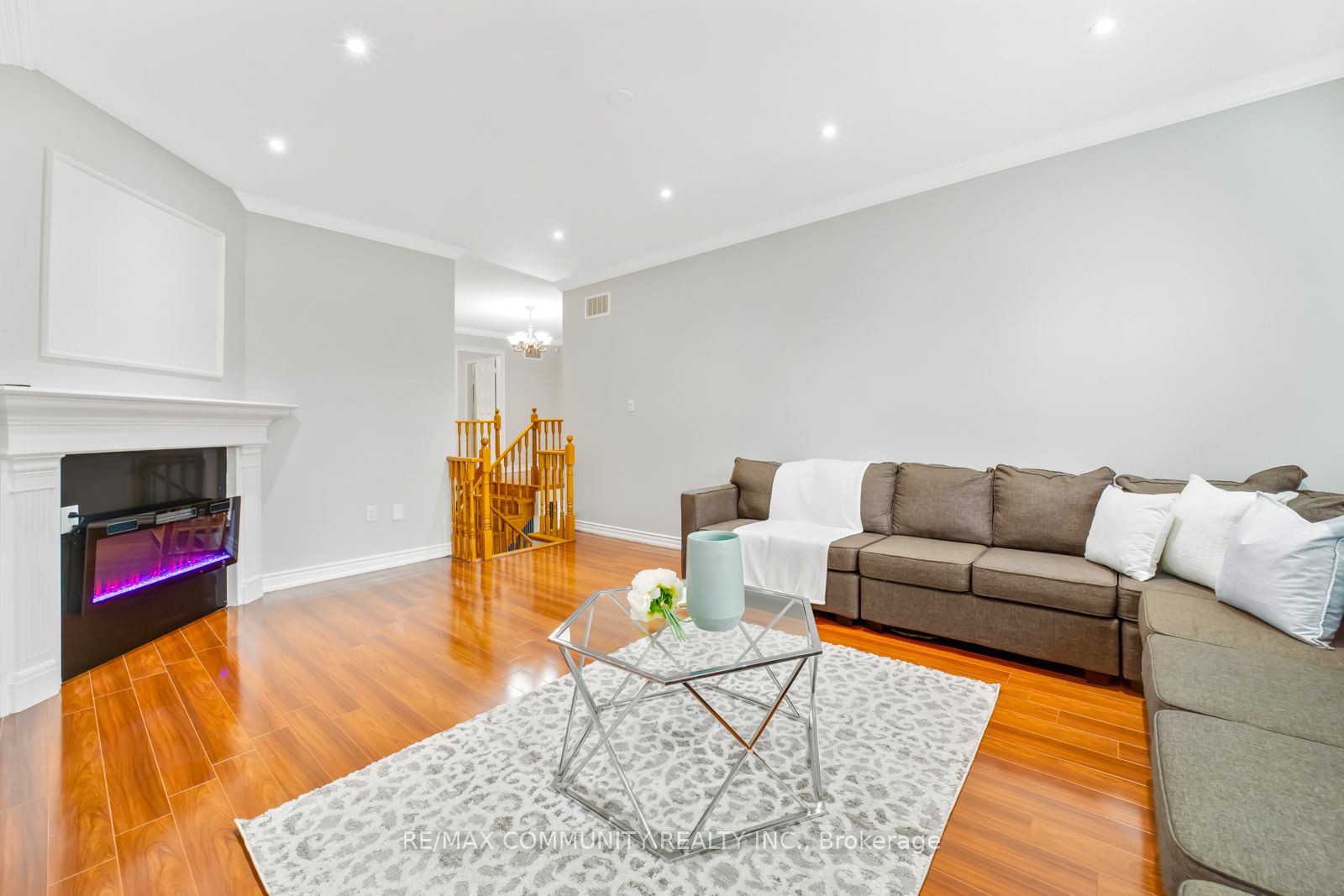 12 William Davidson St