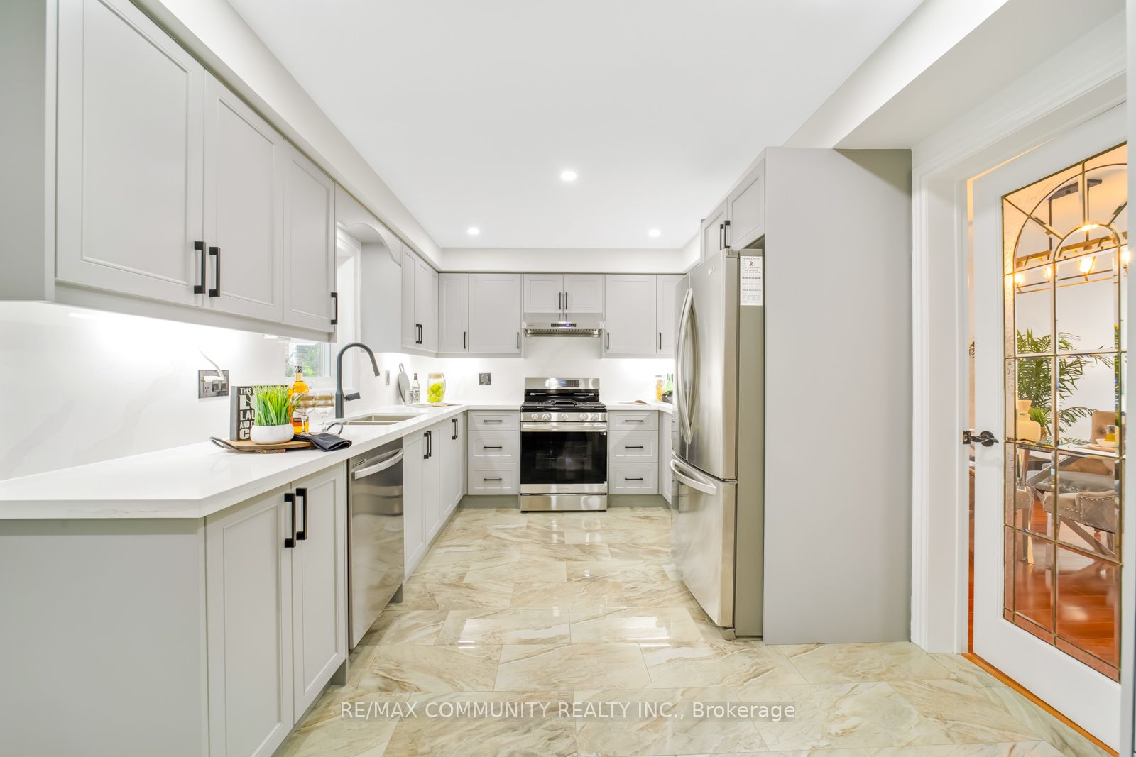 12 William Davidson St