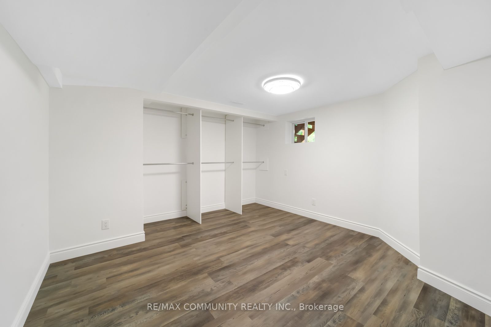 12 William Davidson St