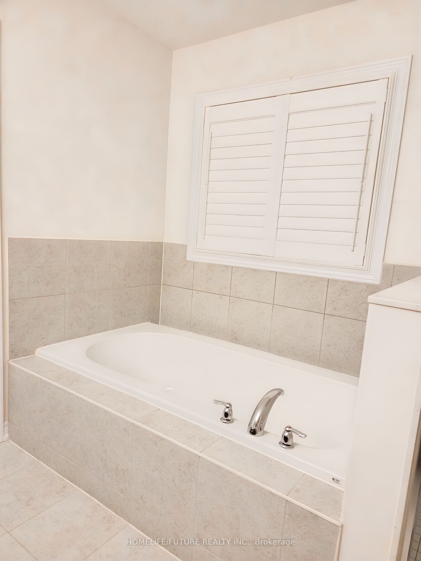 2426 Hibiscus Dr