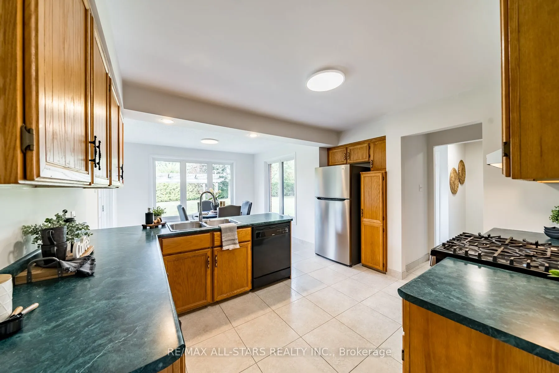 5 Edinborough Ave