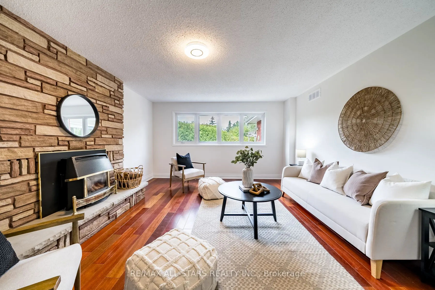 5 Edinborough Ave