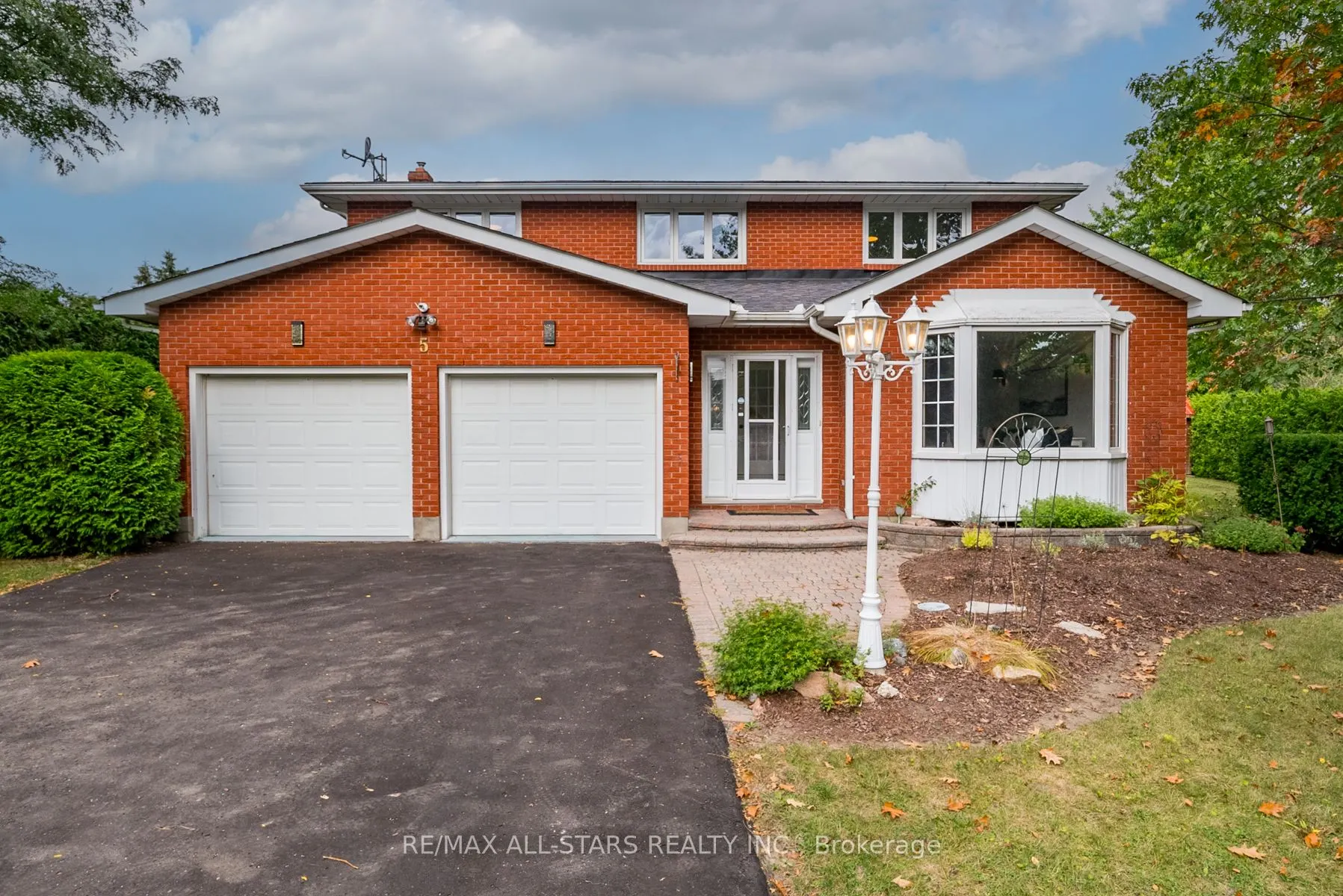 5 Edinborough Ave