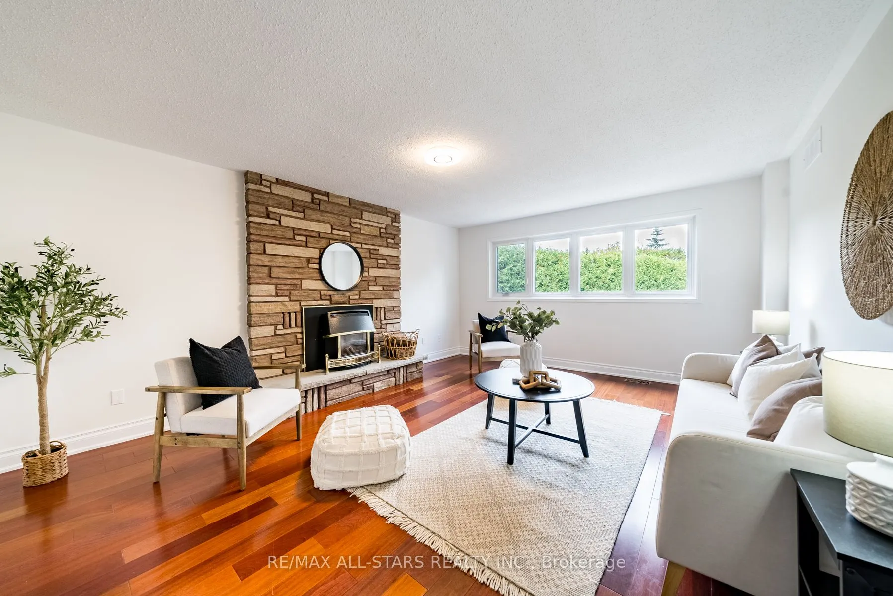 5 Edinborough Ave