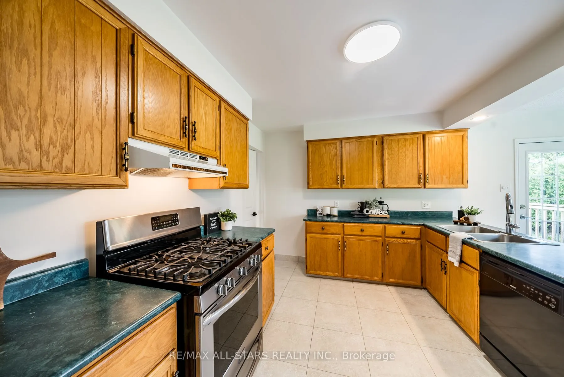 5 Edinborough Ave