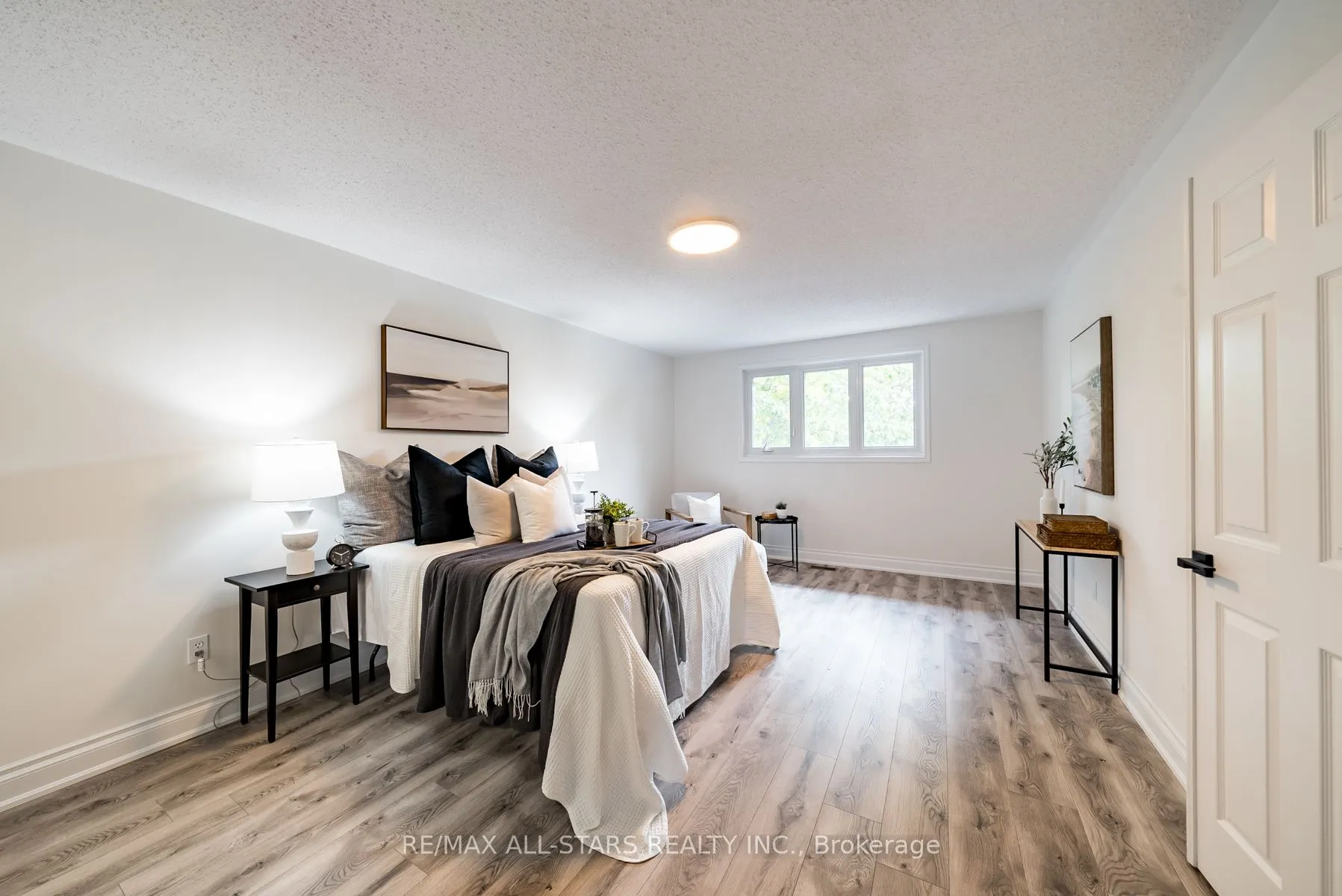 5 Edinborough Ave