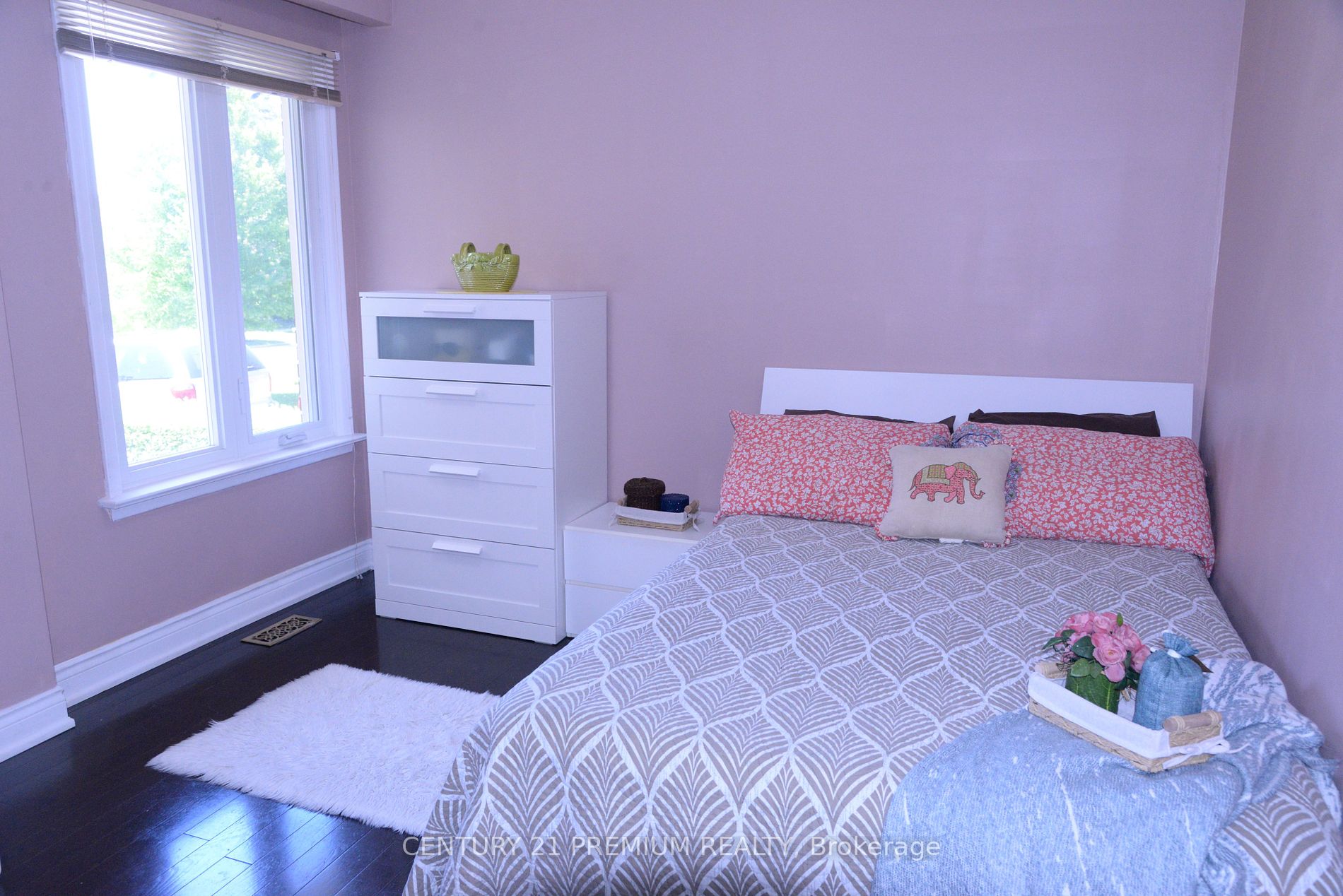 32 Hoshlega Dr, #Main Fl