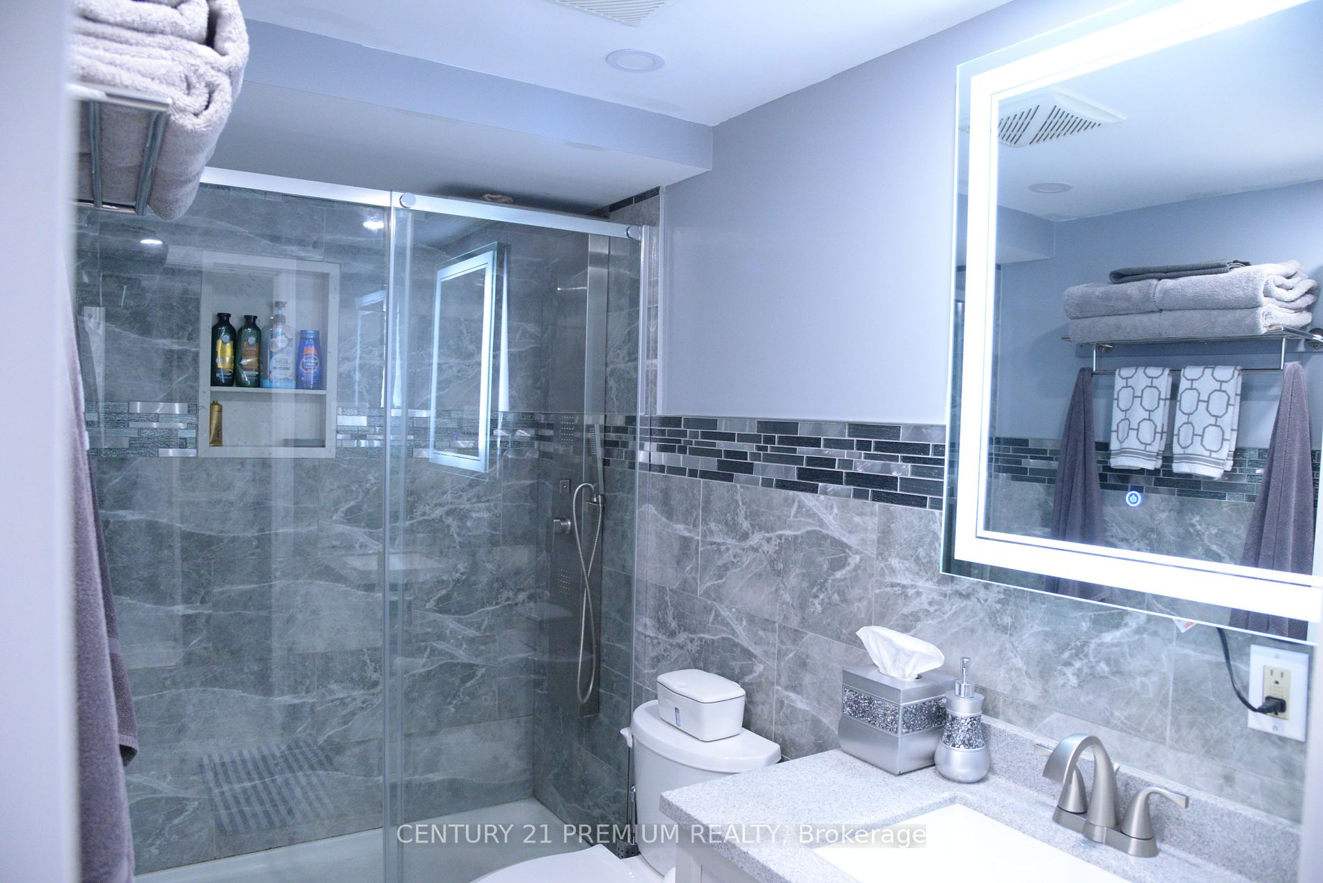 32 Hoshlega Dr, #Main Fl