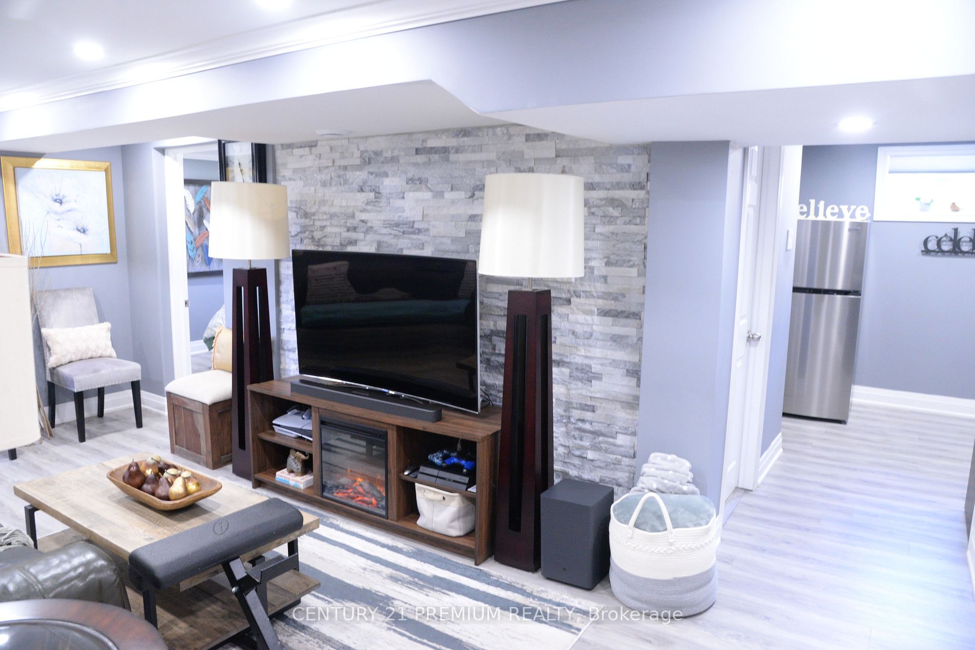 32 Hoshlega Dr, #Main Fl