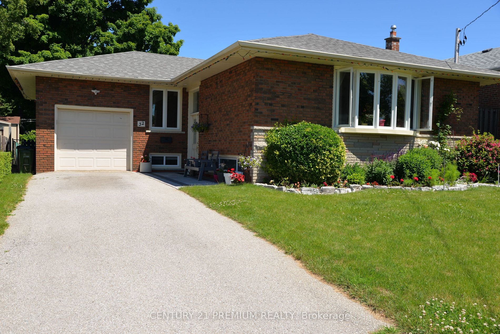 32 Hoshlega Dr, #Main Fl