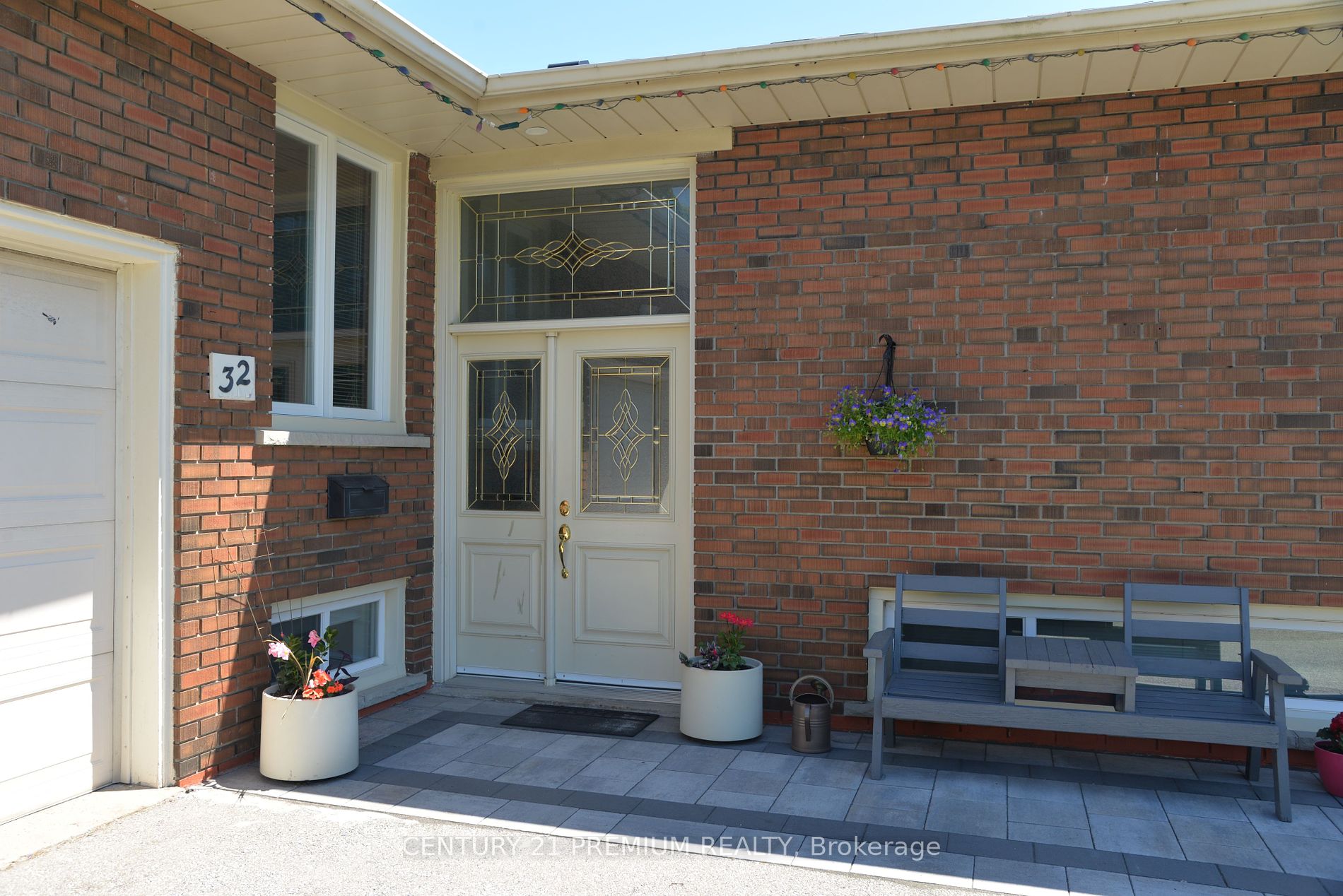 32 Hoshlega Dr, #Main Fl
