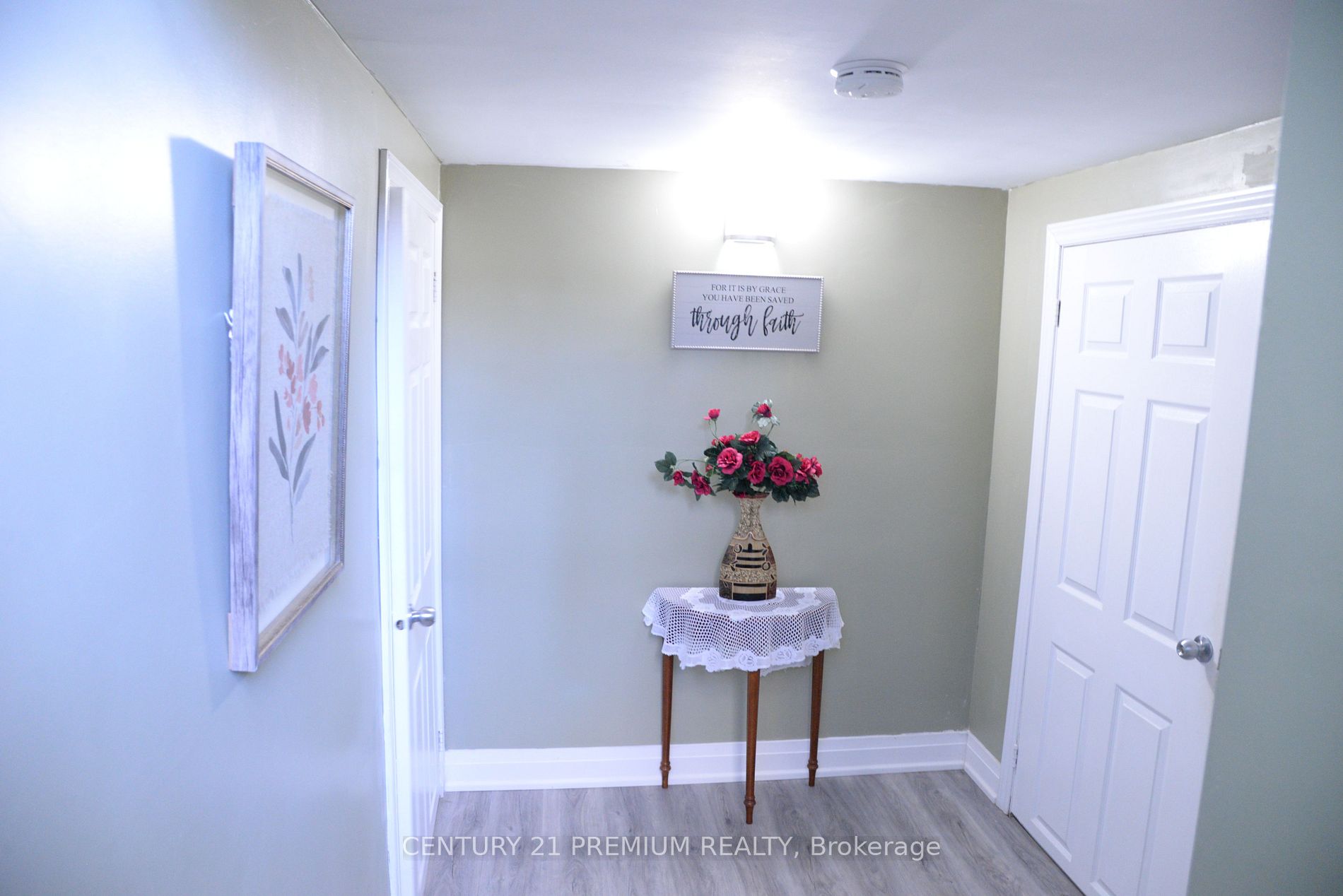 32 Hoshlega Dr, #Main Fl